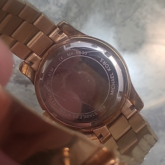 Authentic MICHAEL KORS Runway Crystal Baguette Rose Gold Ladies Watch like new - Picture 9 of 12